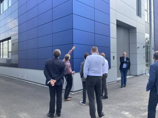 Energieerzeugung an der Fassade durch Bauwerksintegrierte Photovoltaik (BiPV)
