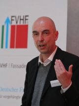 Anschaulich beschrieb Ingenieur Stephan Engelsmann die Ergebnisse seiner Forschungsarbeit im Rahmen interdisziplinärer Kooperationen.  Foto: FVHF / Günter Krämmer