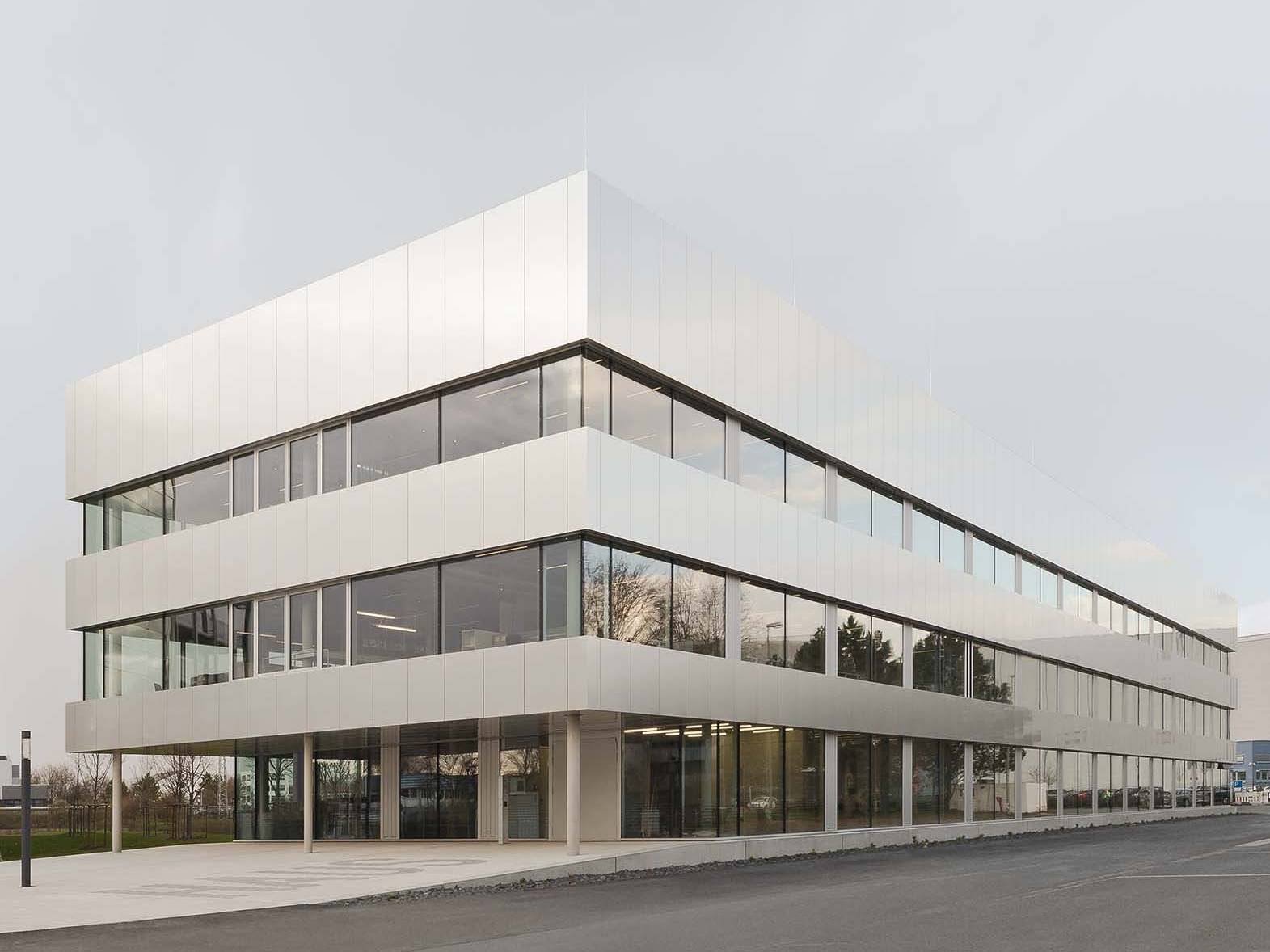 KBK Architektengesellschaft Belz I Lutz mbH_ Erweiterungsbau TenneT Campus Bayreuth "Haus B"_Foto: Brigida Gonzalez