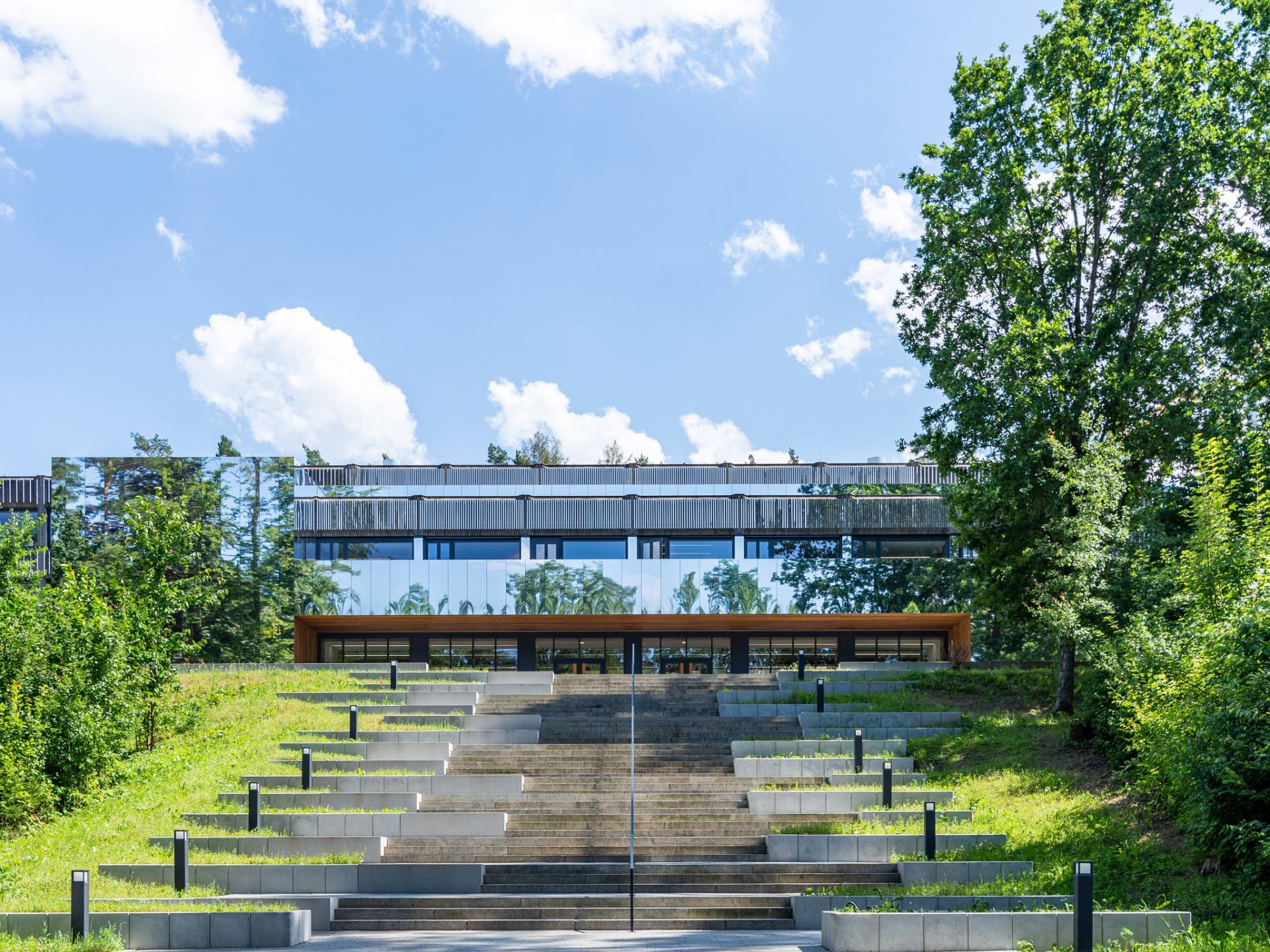 Brückner & Brückner Architekten GmbH_Reflexion | Generalsanierung Gymnasium Neustadt an der Waldnaab_Foto: Marie Luisa Jünger