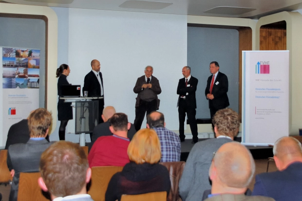 Abschließende Podiumsdiskussion auf dem 13. Deutschen Fassadentag in München, v.l.n.r.: Ulrike Silberberg, Prof. Andreas Hild, Prof. Michael Braum, Ralf Protz und Dr.-Ing. Jens-Uwe Fischer Foto: FVHF