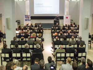 Wie bereits 2013 fand die Preisverleihung erneut im Deutschen Architekturmuseum (DAM) in Frankfurt am Main statt. Auf dem Podium sprachen unter anderem Reiner Nagel und Prof. Volker Staab. Foto: FVHF
