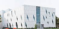 concrete skin Fassade in polar white