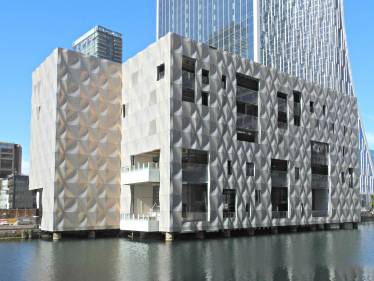 Changierende 3D-Fassade auf der Themse