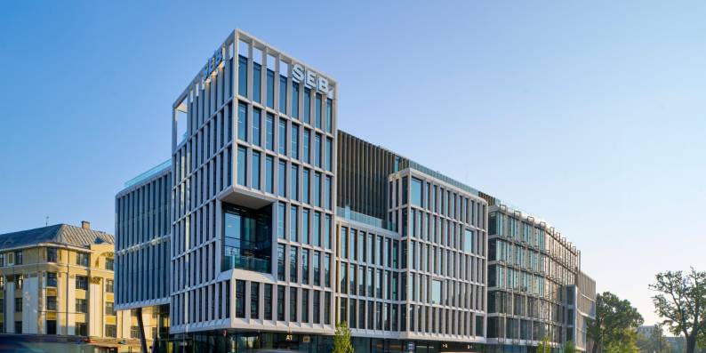 SATEKLES BIZNESA CENTRS 