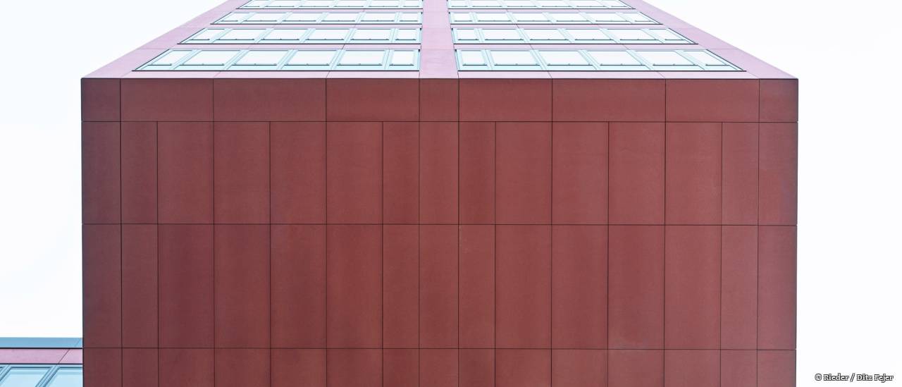 HafenCity Hamburg Bürogebäude | Glasfaserbeton-Fassade von Rieder