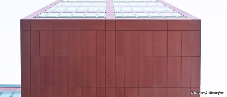 HafenCity Hamburg Bürogebäude | Glasfaserbeton-Fassade von Rieder