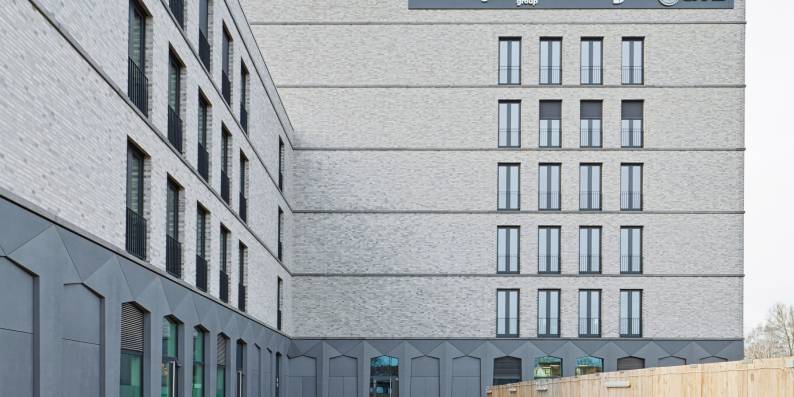 Materialkontrast in der Fassade