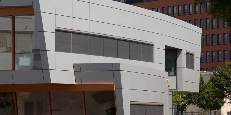 RENOLIT REFACE auf Bürogebäude in Son/Eindhoven