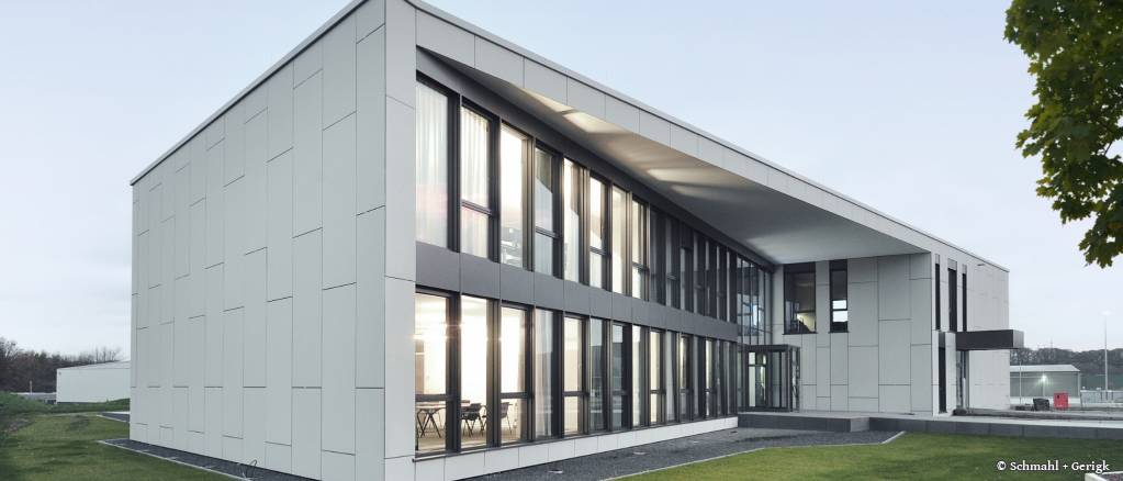 Modernes Bürogebäude 