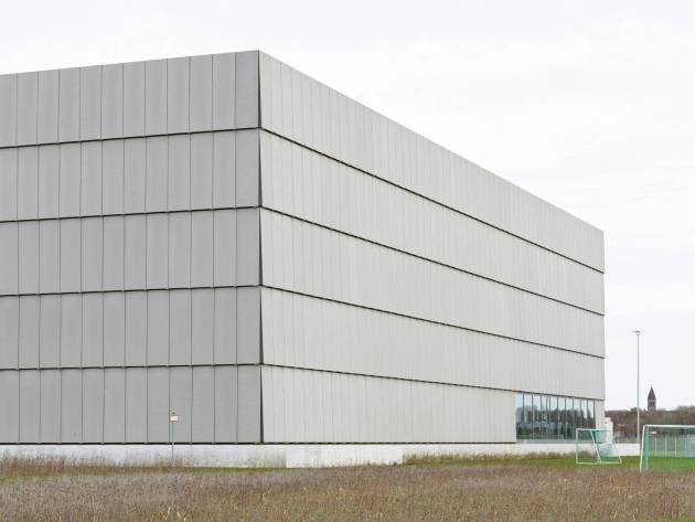 Schimmernde Glasfaserbeton-Fassade von Rieder