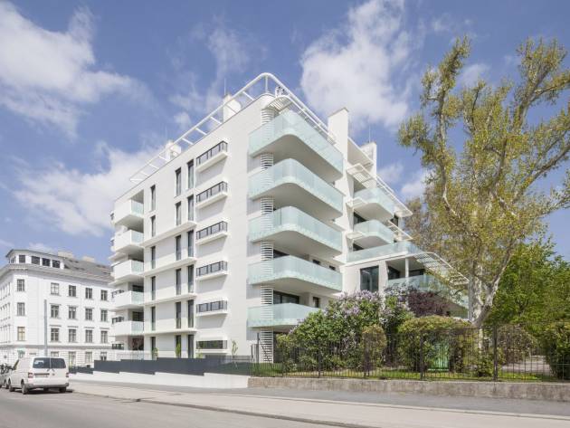 Wohnhaus mit Faserzement-Eckwinkeln in Wien