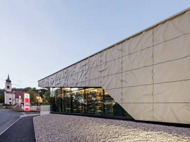 Supermarkt mit 3D-Fassade in Alland