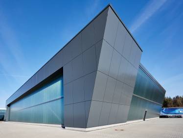 Gorges Winterlager und LKW-Halle in der Eifel