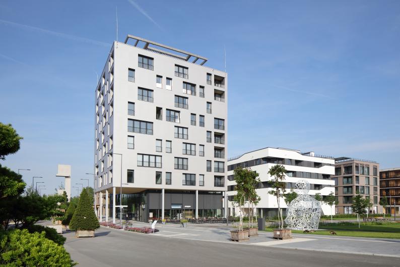 Holzhochhaus mit Aluminiumfassade - 100 Prozent nachhaltiges Team Foto: Conné van d´Grachten