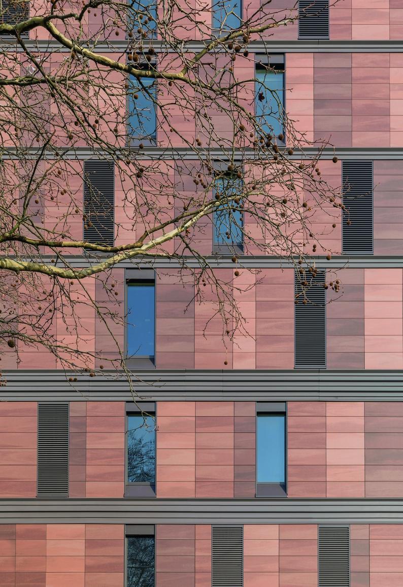 Mit der rückseitigen, unsichtbaren Befestigung kommen die Farben der Keramik ungestört zur Geltung – und zwar dauerhaft. Foto: Royal Mosa