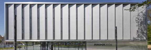 Die Leichtmetallfassade des Forschungszentrums ARENA2036 soll den Wandel und die Dynamik der Zukunft vermitteln. Foto:fotodesign bierwagen, Peine