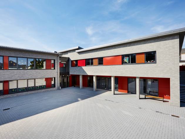 Kunstwerk für Schulfassade in Mülheim-Kärlich