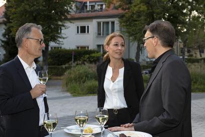 MinDirig. Lothar Fehn Krestas (BMI), Dr. Christine Lemaitre (DGNB) und Moderator Prof. Jan R. Krause. Foto: Dirk Heckmann