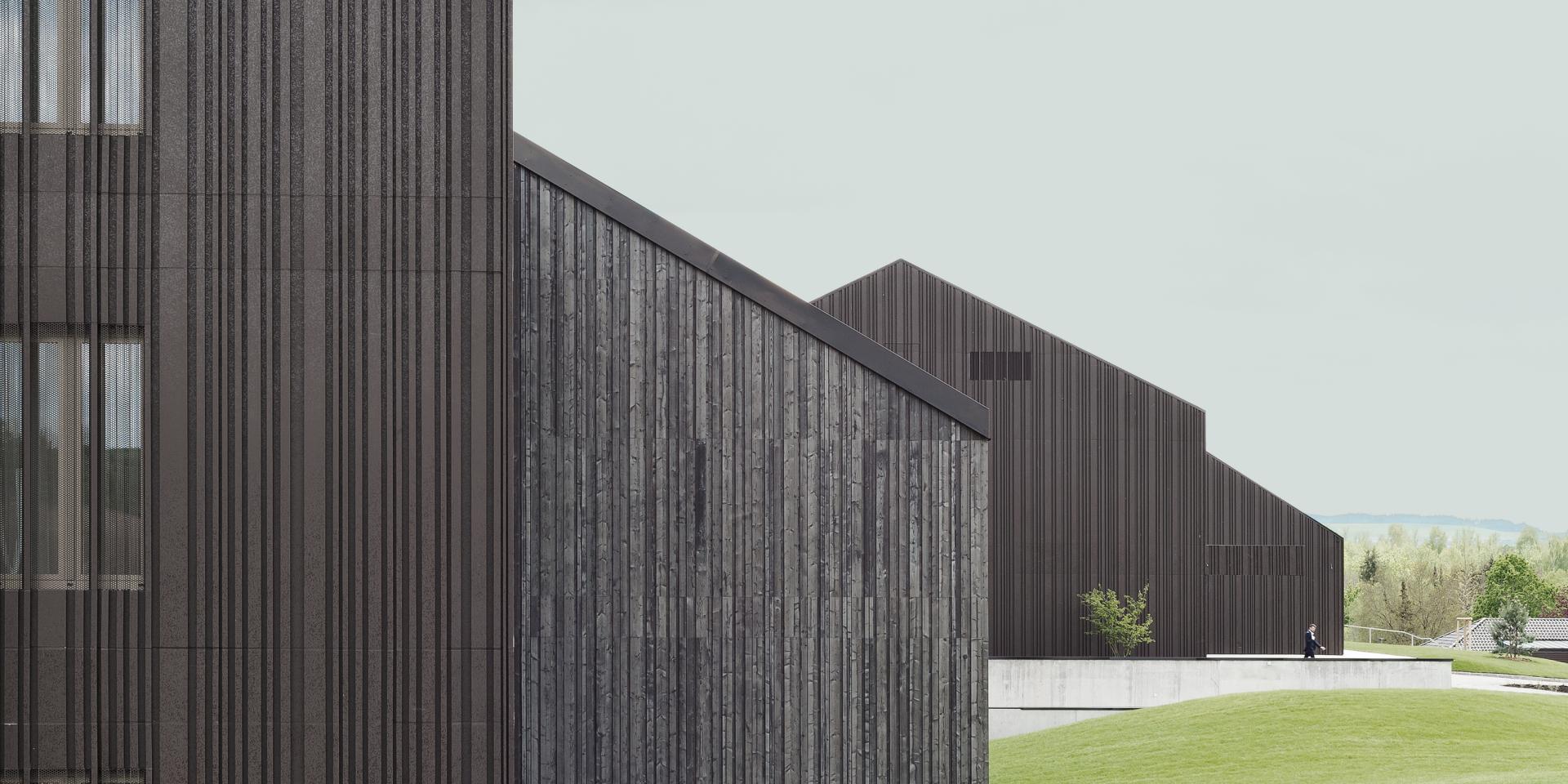 Erweiterung des Hotels Der Öschberghof in Donaueschingen – Preisträger des Deutschen Fassadenpreises 2020 für Vorgehängte Hinterlüftete Fassaden. Foto: Brigida González 