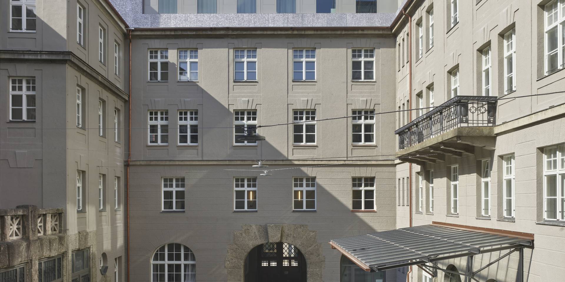 Knoche Architekten Michael Schmid Architekten Grottenau Augsburg – Umbau der ehem. Hauptpost Roland Halbe 5