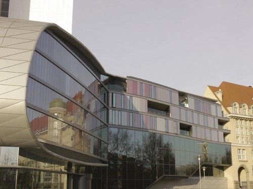 Dem Deutschen Platz in Leipzig wurde mit dem vierten Erweiterungsbau der Deutschen Nationalbibliothek ein neues architektonisches Highlight hinzugefügt Foto: 3A Composites GmbH 