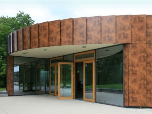 The new construction of an Erich Kästner language school was equipped with a rear-ventilated facade construction made of Meteon panels by Dutch manufacturer TRESPA Photo: TRESPA