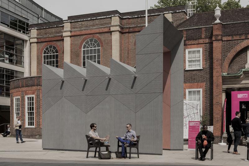  Mit der neuen strukturierten Faserzementtafel Equitone Linea schufen die Architekten des Londoner Studio Weave eine Gebäudehülle mit vielschichtiger Tiefenwirkung, deren Erscheinungsbild sich mit dem Sonnenstand stetig wandelt. Foto: Etex Group 