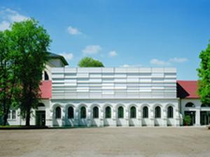 Die vorgehängte hinterlüftete Fassade (VHF) des Johann-Sebastian-Bach Saals überzeugt auch durch die handwerkliche Umsetzung der Bauaufgabe Foto: Werner Huthmacher, Berlin 