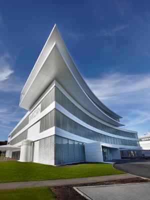 Das Gebäude besticht durch extreme Formen und außergewöhnliches, modernes Design Foto: Hank & Hirth Architekten 