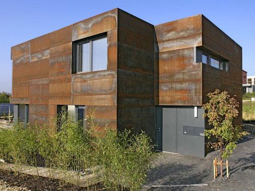Passivhaus mit Vorgehängter Hinterlüfteter Fassade aus wetterfestem Baustahl Foto: architekten mühlich, fink & partner