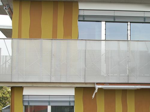 Die Wellenbewegung an der vorgehängten hinterlüfteten Fassade spiegelt die sich ändernde Wohnsituation der Bewohner wider. Foto: ROCKPANEL B.V. / ROCKPANEL Group 